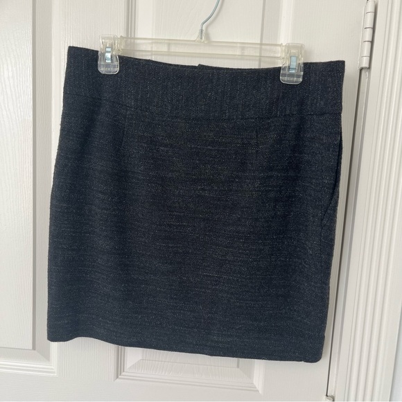BANANA REPUBLIC Italian Wool Blend Gray Karine Tweed Skirt | Size 8 - Picture 2 of 6